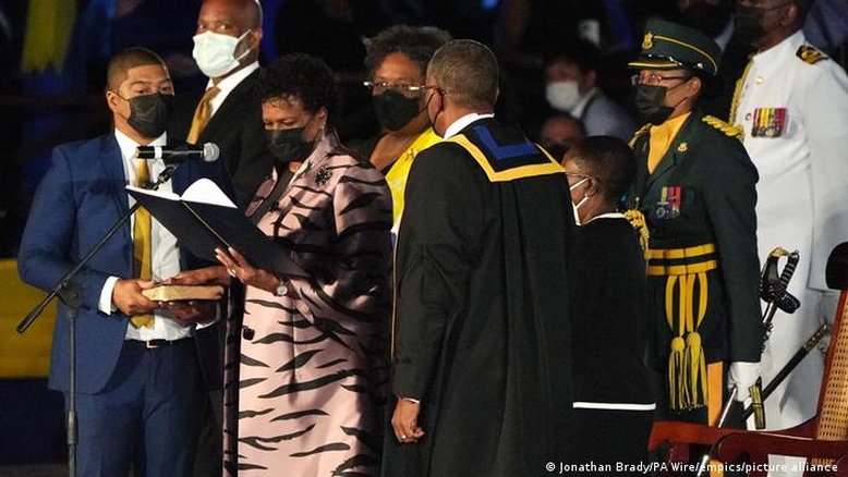 Barbados rompe com a monarquia britânica e se torna república