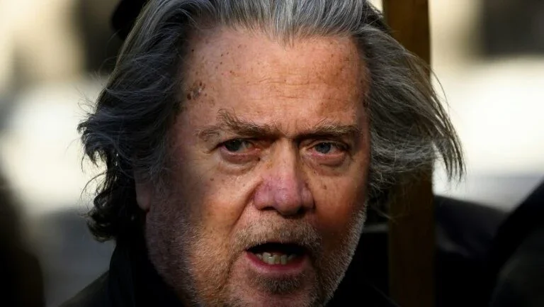 Bannon se declara inocente de obstruir a investigação do ataque ao Capitólio dos EUA