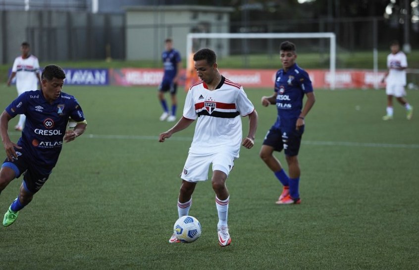 Time sub-16 do São Paulo é derrotado por equipe paranaense em estreia no torneio amistoso Caju's Summer Cup