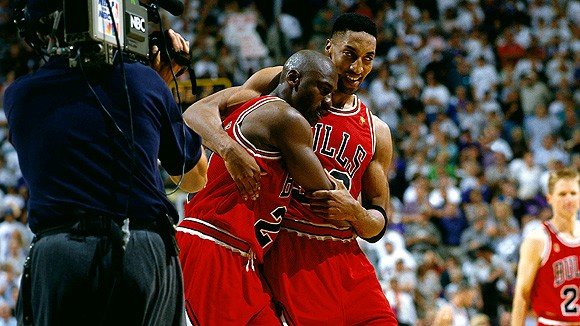 Scottie Pippen desdenha de atuação histórica de Michael Jordan em o 'Jogo da Gripe'