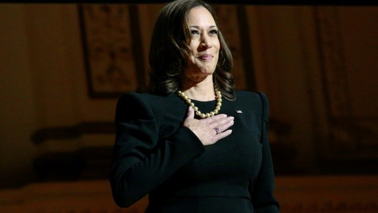 Kamala Harris viaja à França, onde tentará reconciliação com Paris