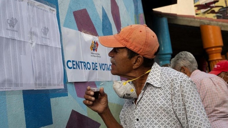 Venezuela vota com oposição e observação internacional de volta