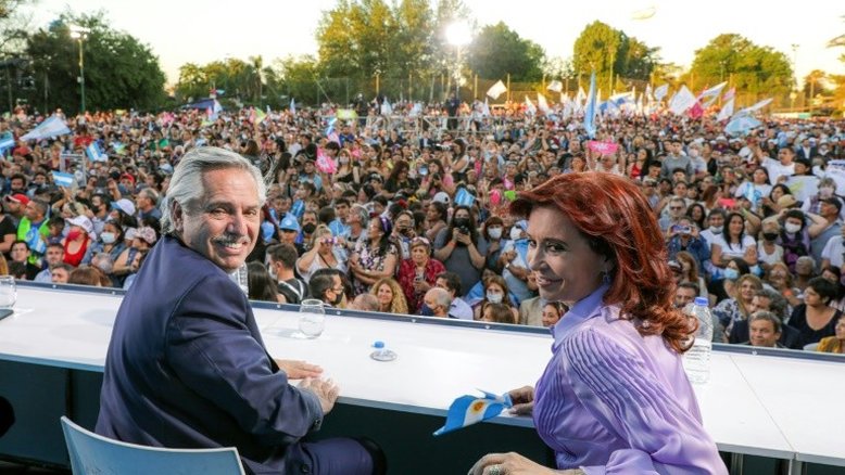 Eleições argentinas deixam Congresso polarizado e lançam um ultraliberal