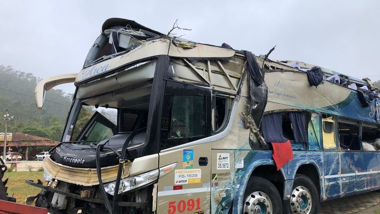 Rodovia é liberada após acidente com 6 mortos em SP