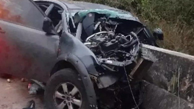 MG: Motorista morre após carro capotar e bater em mureta na Serra do Cipó