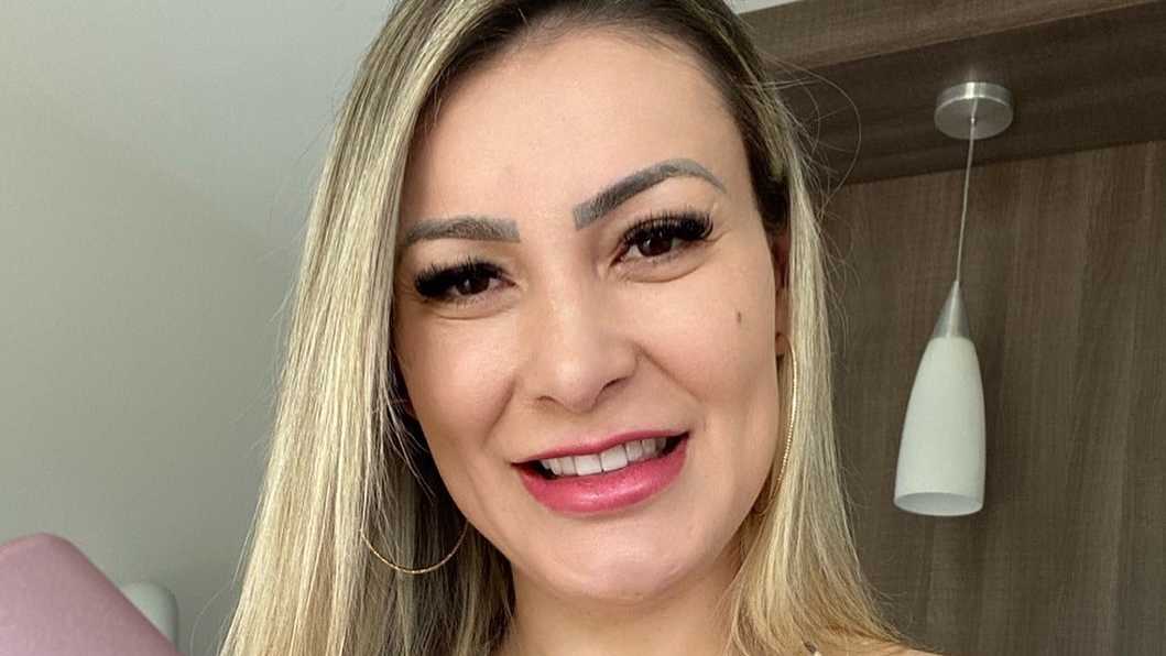 Andressa Urach revela que enfrentou depressão após nascimento do segundo filho