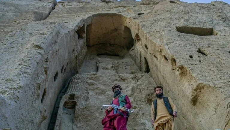 Em Bamiyan, Talibã troca estátua de líder hazara por réplica do Corão