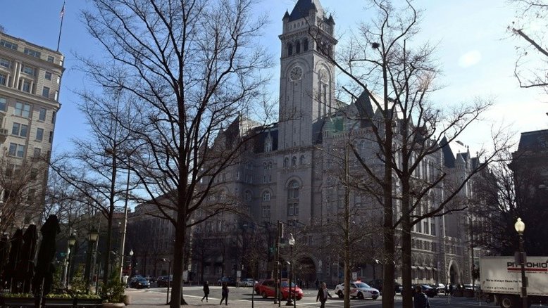 Trump cede hotel em Washington e certa forma de influência