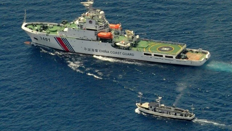 Filipinas acusa navios chineses de disparar canhões de água em seus barcos