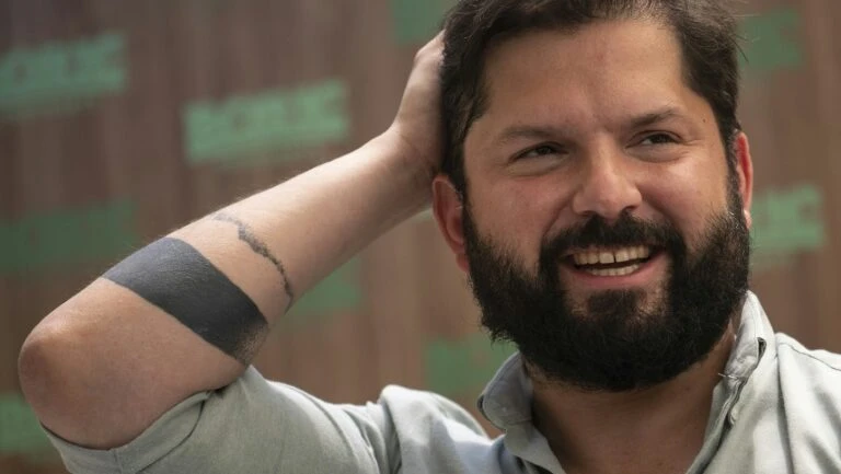 Candidato Boric encerra campanha no Chile prometendo modelo de desenvolvimento diferente