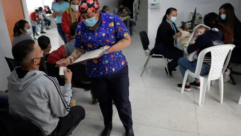 EUA anuncia acordo internacional para levar vacinas para zonas de conflito