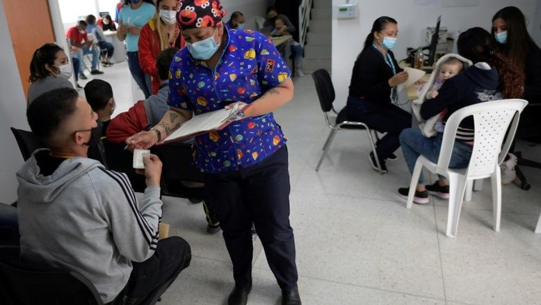 EUA anuncia acordo internacional para levar vacinas para zonas de conflito