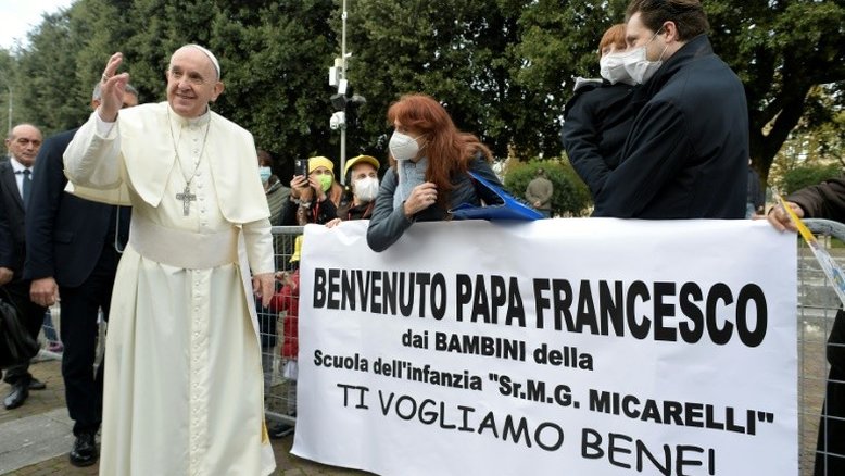 'Deem voz aos pobres', pede o papa Francisco em Assis