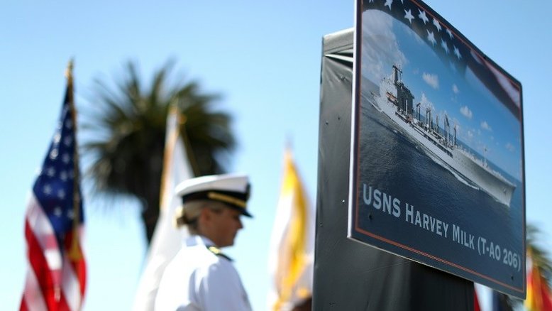 Marinha dos EUA batiza o navio "Harvey Milk" em homenagem ao ativista gay