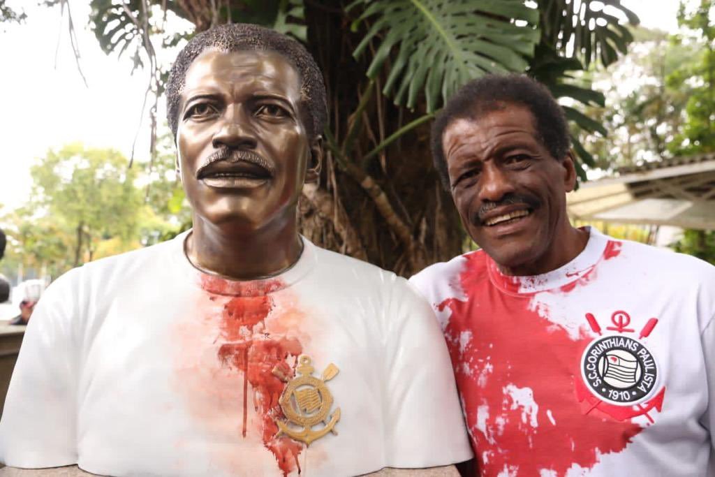 Zé Maria, o 'Super Zé', é eternizado com busto no Parque São Jorge