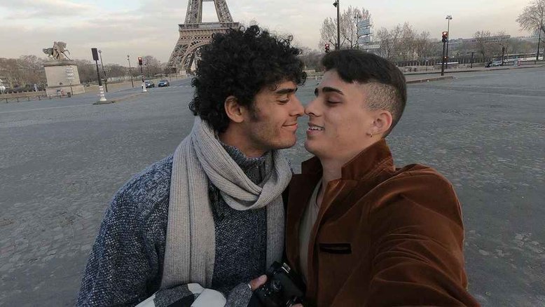 Ator Igor Fernandez oficializa casamento com psicólogo: ‘Povo está espumando’