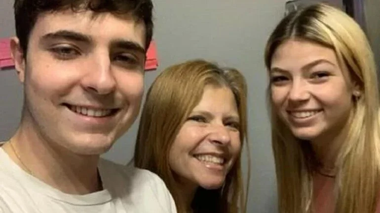 Filho de Gugu festeja aniversário com mãe e namorada, mas sem irmãs