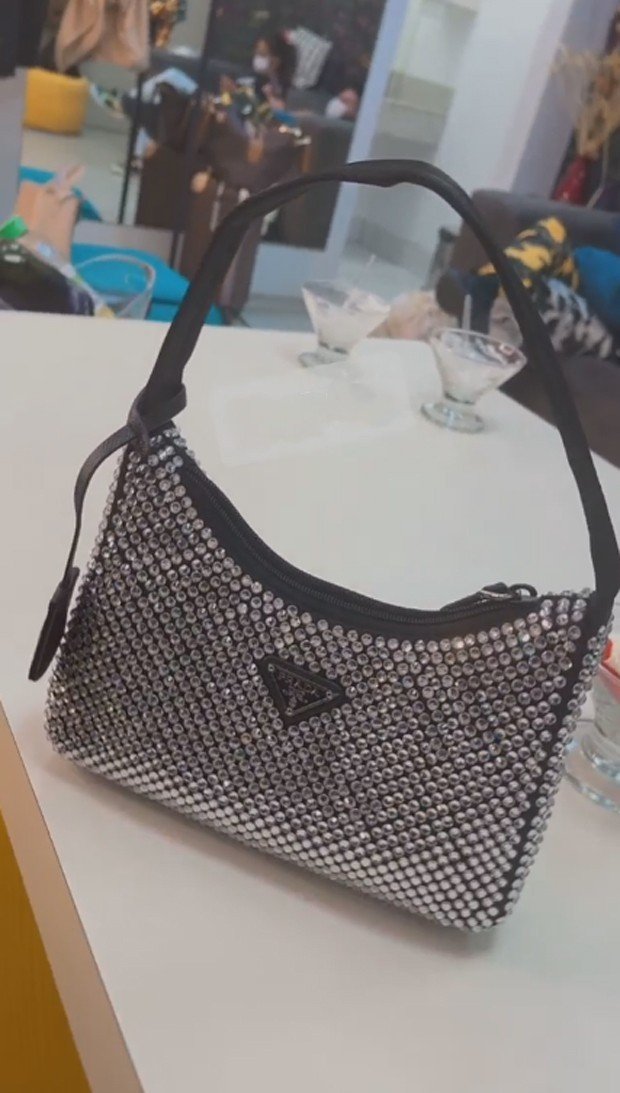 Danilo Faro presenteia Jojo Todynho com bolsa de R$ 11 mil: 'Achei que era golpe'