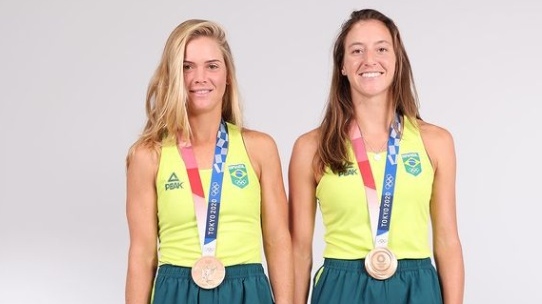 Laura Pigossi e Luísa Stefani em Tóquio: a saga da dupla brasileira de tênis  que é sensação nos Jogos Olímpicos