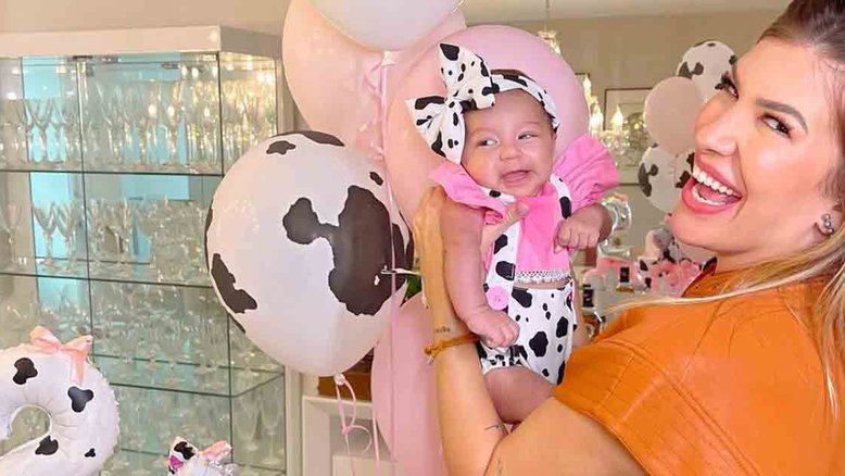 Lore Improta celebra 2 meses de Liz com festa em casa