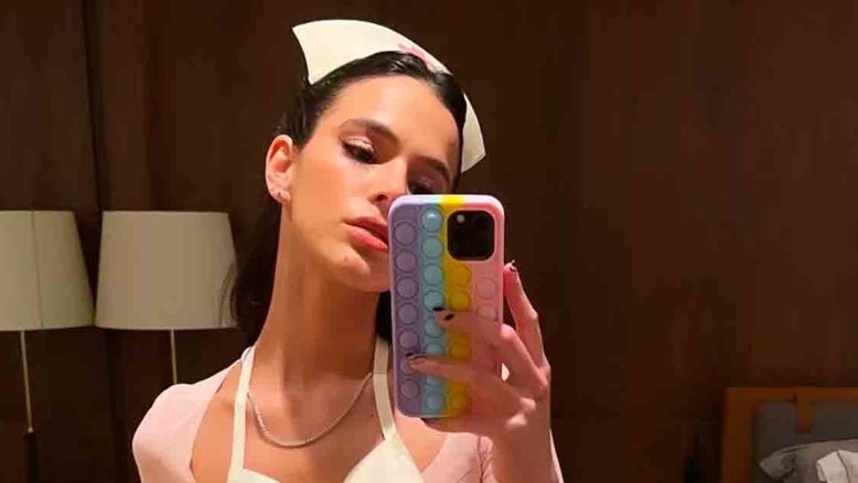 Bruna Marquezine é criticada por conselho de enfermagem após fantasia
