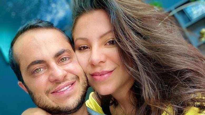 'Fizemos uma vez', diz esposa de Thammy Miranda sobre sexo a três
