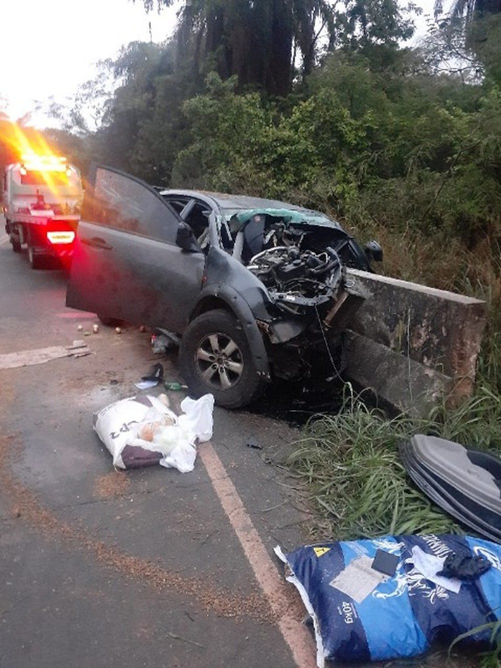 MG: Motorista morre após carro capotar e bater em mureta na Serra do Cipó 4 MG: Motorista morre após carro capotar e bater em mureta na Serra do Cipó