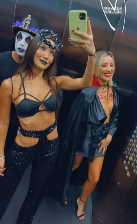 Neymar volta ao Brasil e promove festa de 'Halloween' com presença de ex-affair