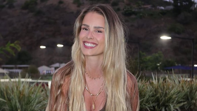 Yasmin comemora retorno de gato e agradece mulher que o achou: 'Super cuidou dele'