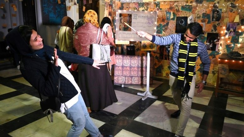 Estudantes transformam universidade no Paquistão na Hogwarts de Harry Potter