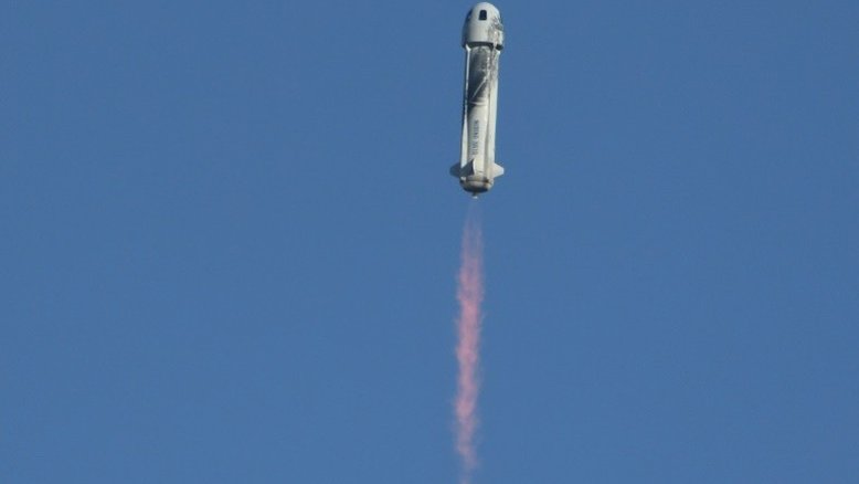Voo da Blue Origin com a filha do primeiro americano a ir ao espaço é adiado para sábado