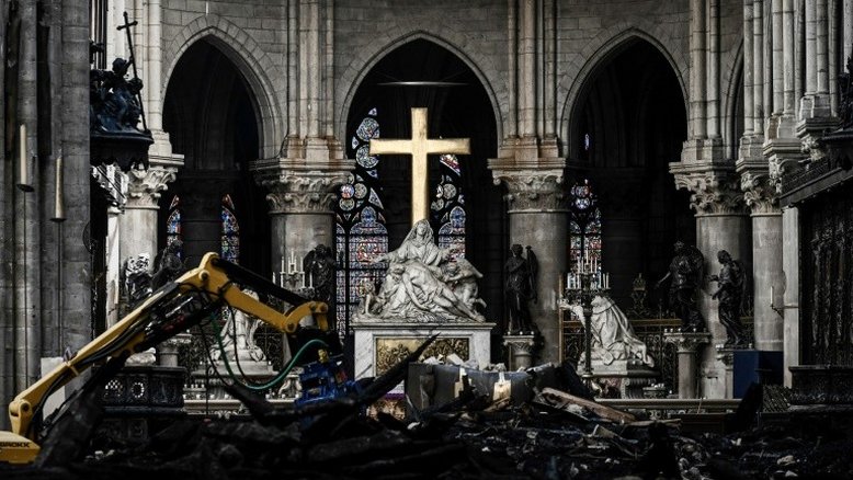 França decide a polêmica reconstrução de Notre-Dame de Paris