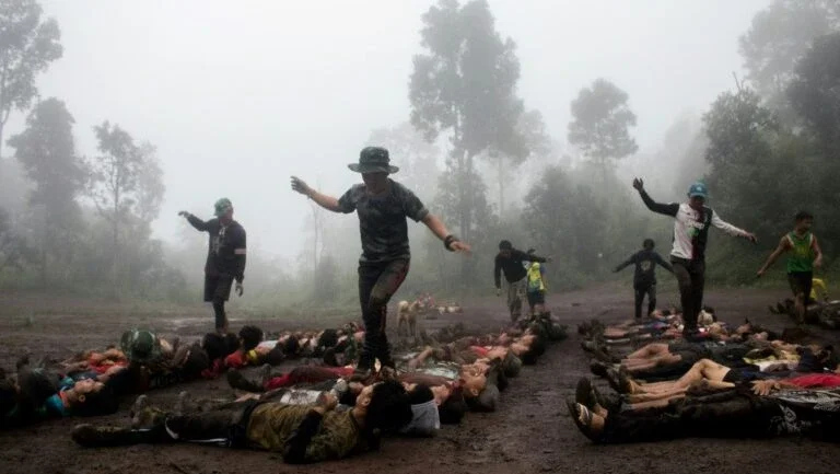 Rebeldes de Mianmar buscam armas e unidade