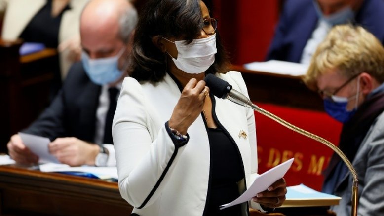 França aprova cotas de paridade na direção de empresas