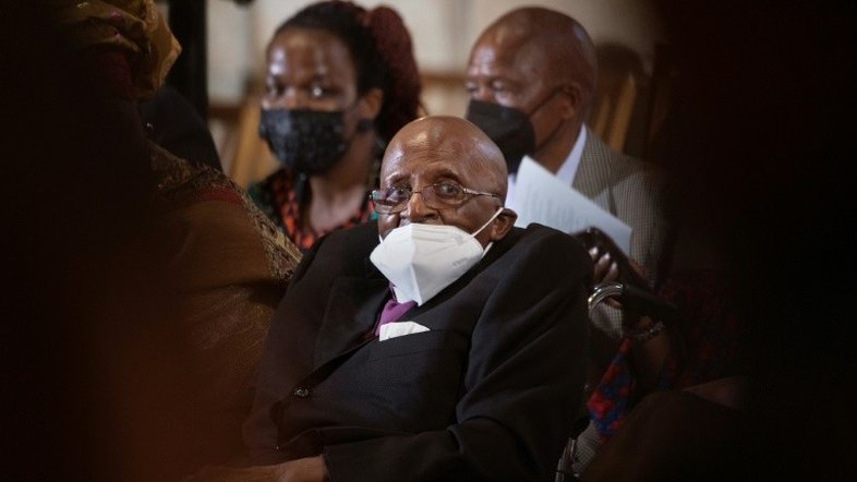 Desmond Tutu, símbolo da luta contra o apartheid na África do Sul, morre aos 90 anos