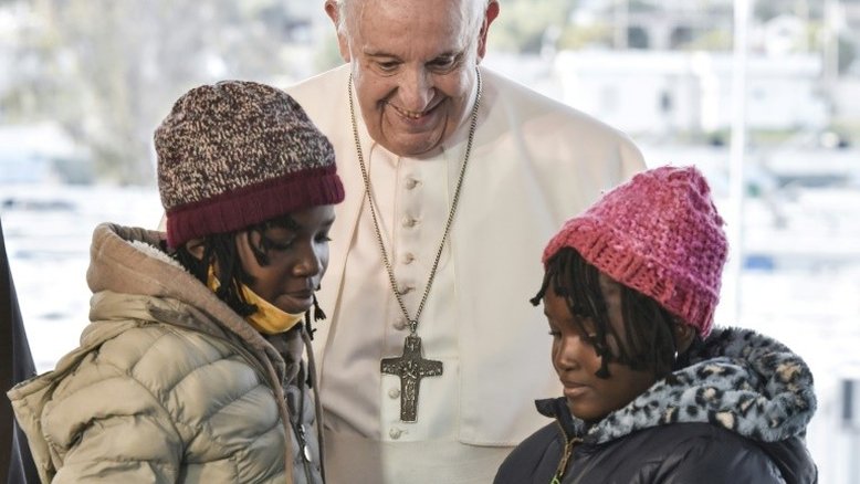 Papa encerra visita à Grécia dedicada à situação dos migrantes