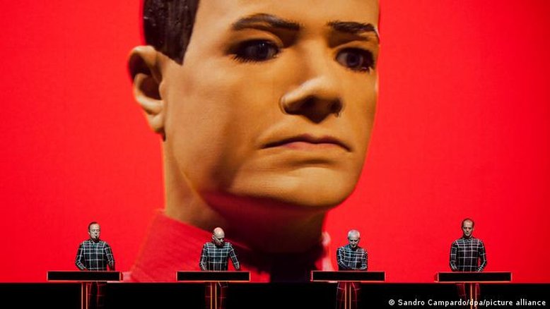 Muito mais que o techno: uma história da música eletrônica