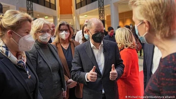 Mulheres comandam metade dos ministérios no governo Scholz