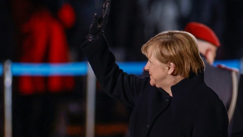 Após saída de Merkel, Europa busca desesperadamente um novo líder