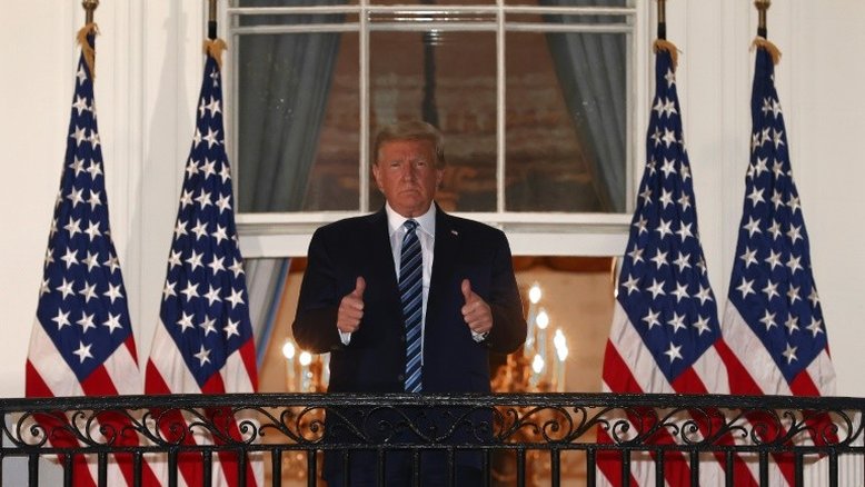 Trump testou positivo para covid pouco antes de debate com Biden em 2020, revela livro de ex-assessor