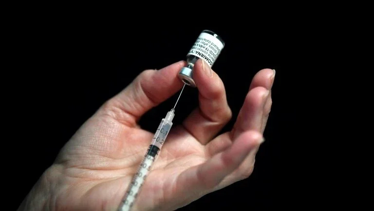 Vacina da Pfizer protege 70% dos casos graves da ômicron, diz estudo sul-africano