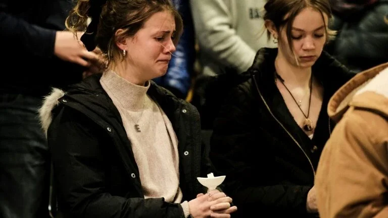 Morre um quarto aluno em tiroteio em escola dos EUA