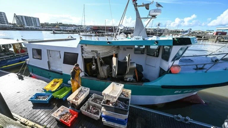 Reino Unido anuncia outras 23 licenças de pesca pós-Brexit para franceses