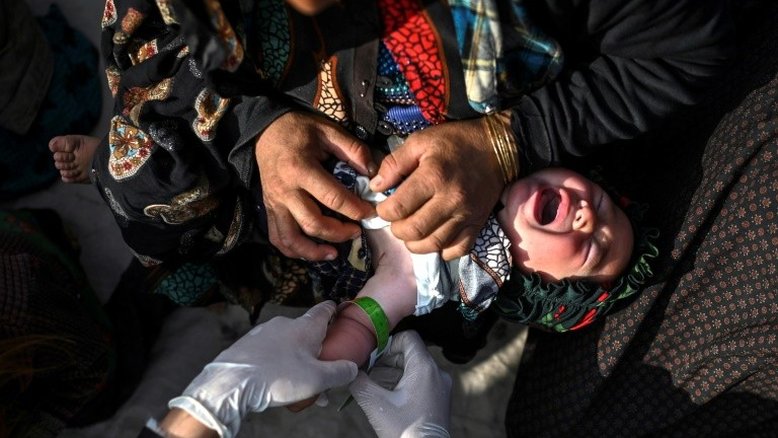 Fome se propaga no Afeganistão e deixa bebês à beira da morte