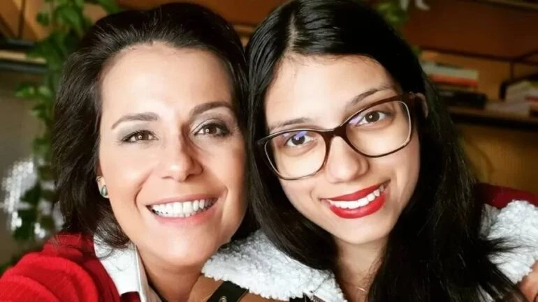 Apresentadora diz que ex sugeriu trocar a filha na maternidade