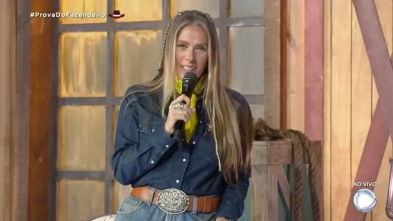 A Fazenda: Adriane Galisteu anuncia primeira roça falsa do reality show rural