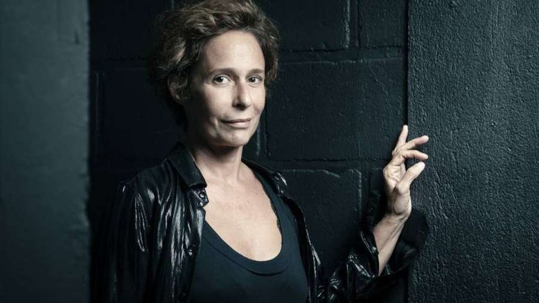 Andréa Beltrão rebate críticas: 'Cada mulher se masturba na hora que dá vontade'