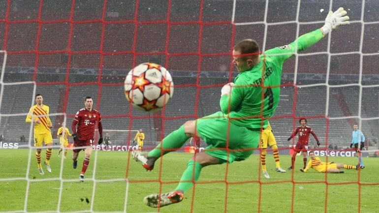 Barcelona perde do Bayern e vaga nas oitavas da Liga dos Campeões é do Benfica