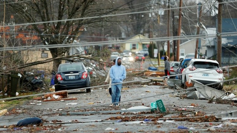 Tornados deixam mais de 70 mortos em Kentucky e rastro de devastação no centro dos EUA