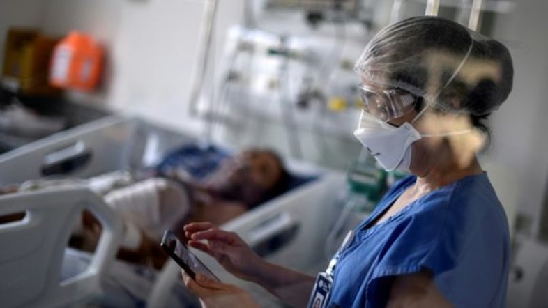 Brasil notifica 205 mortes por Covid-19 em 24 horas; média móvel é de 218